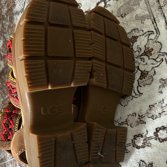 UGG Platform free people Brown and Red Embroidered chunky Sandals - Picture 7 of 7